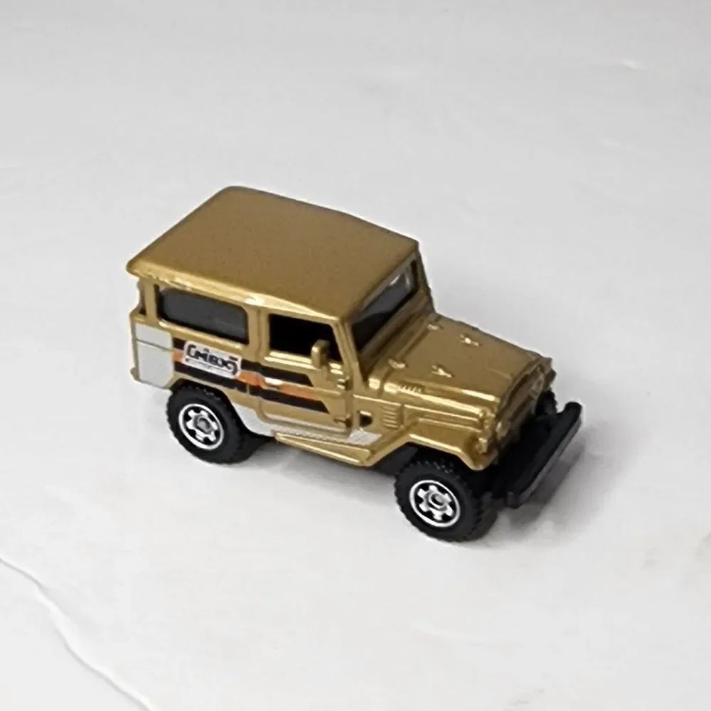 1968 Toyota Land Cruiser FJ40 Collectible 1/64 Scale Diecast Diorama Model 2008